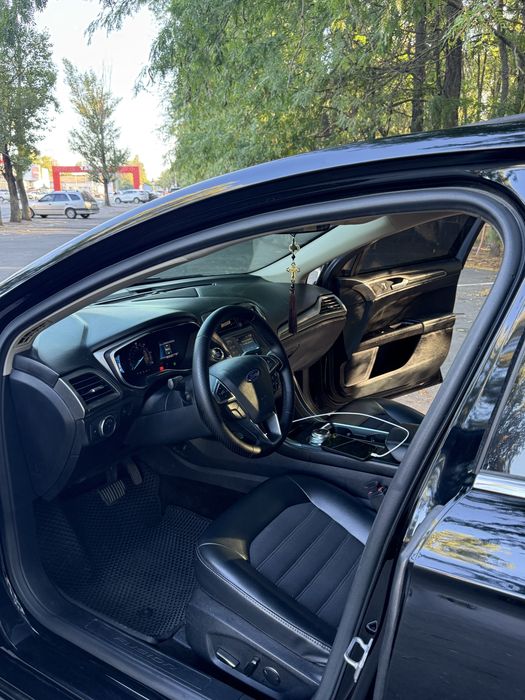 Продам ford fushion 2017 hybrid