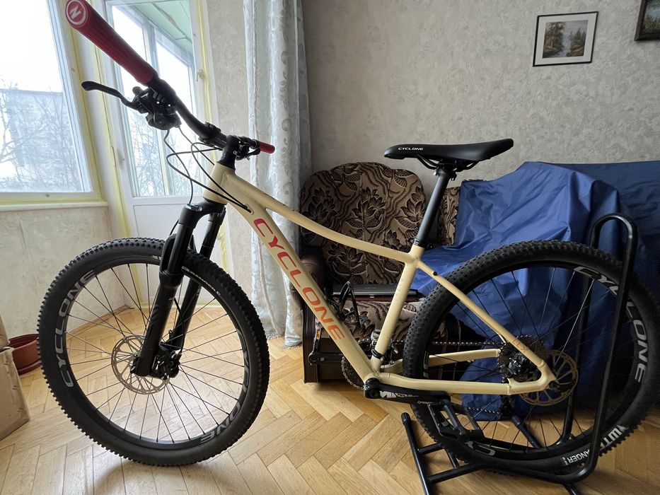 Гірський велосипед жіночий CYCLONE LLX 27,5"