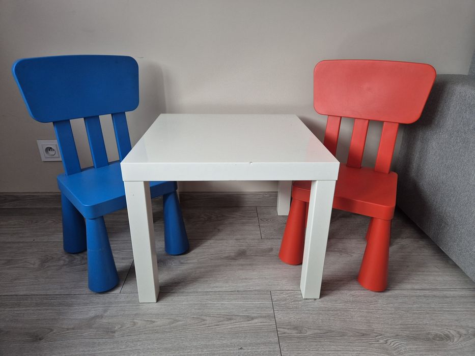 Krzesełka mammut ikea stolik ikea