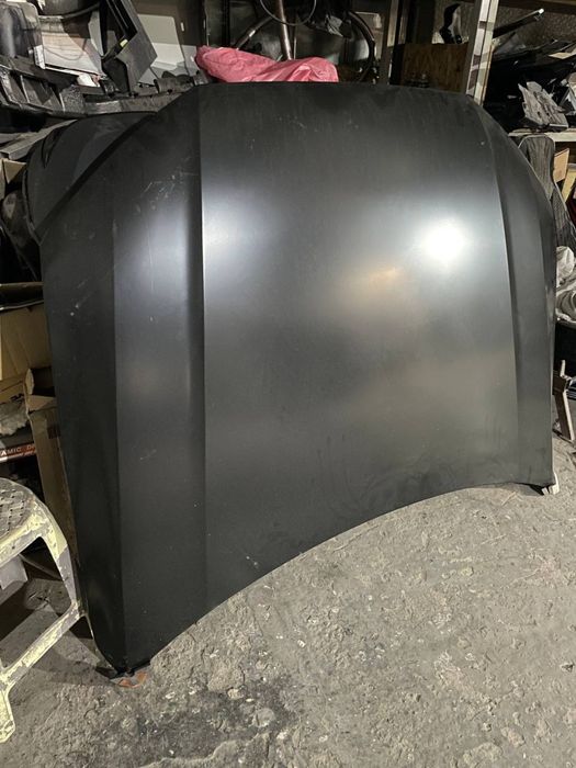 Капот на Audi Q7 2021