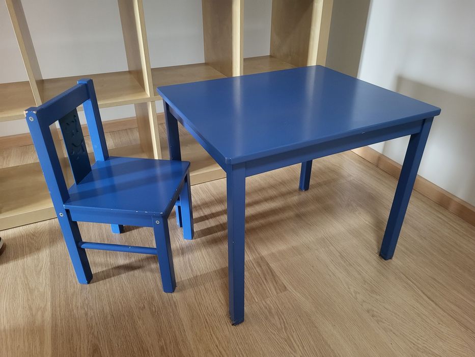Drewniany stolik dziecięcy i krzesełko IKEA KRITTER, niebieski komplet