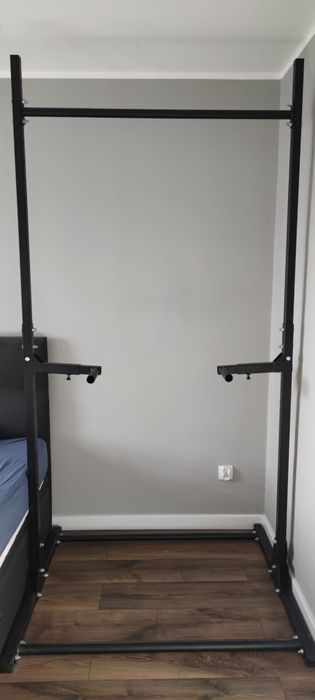 Drążek stacjonarny z poręczą do podciągania