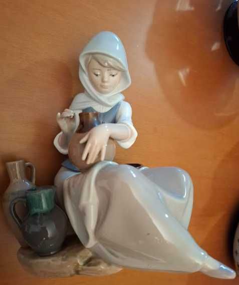 Menina dos Cântaros, em porcelana de LLADRÓ
