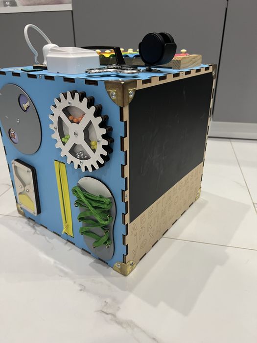 Бізі куб для дитини 30*30*30