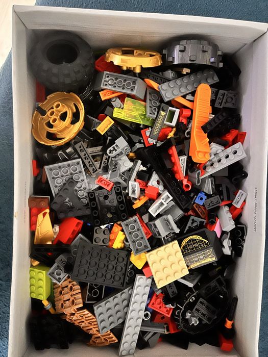 Деталі Лего різні