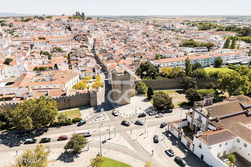 Moradia T1+1 de Rés do Chão e 1º andar no Centro Histórico de Évora