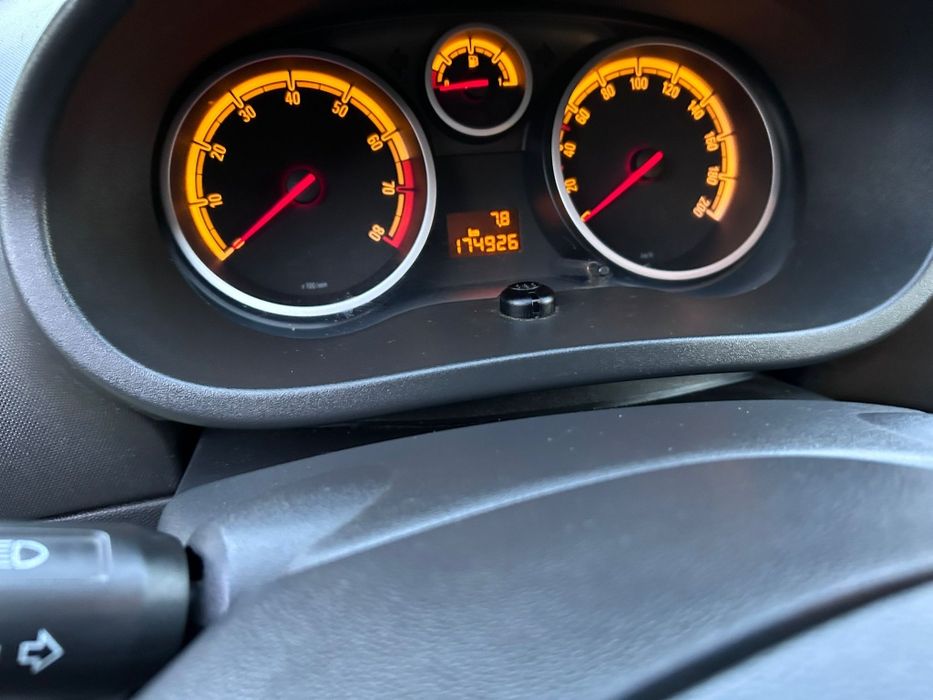 Opel Corsa 1.2 Gasolina – 2011 (03/2011)