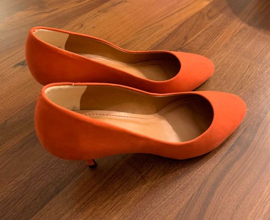 Sapatos de salto em pelica coral como novos tam. 37