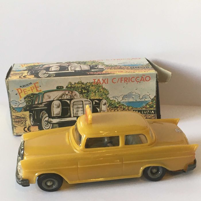 Brinquedo miniatura TAXI AMARELO COM FRICÇÃO, PE-PE BRINQUEDOS