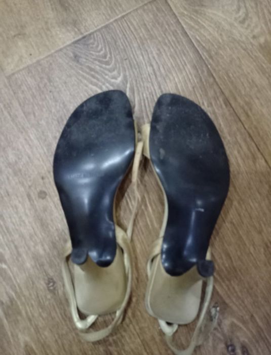 Красивые элегантные с камнями