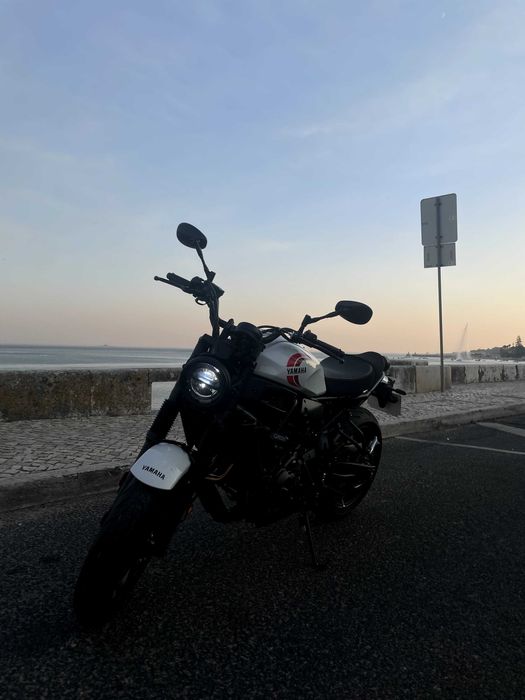 Vendo Yamaha XSR 700 praticamente nova, modelo 2025