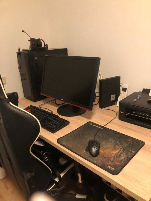 Secretária / Mesa de Computador 140x80 cm – Excelente Estado