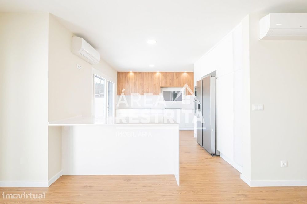 Moradia T4 Isolada com Piscina, Suite e Garagem  em Azeitão