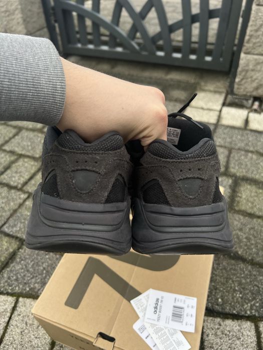 Adidas Yeezy Boost 700 V2 Vanta sneakersy niskie czarne 45 1/3