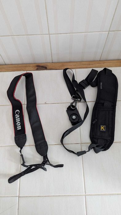 Canon 700D + EFS 18-55mm + EF 75-300mm + correias + bolsas + tripé etc