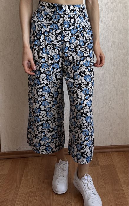 Літні вкорочені брюки з розрізами по сторонах XS