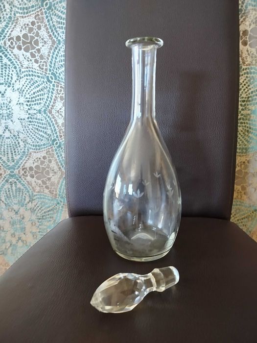Antiga e belíssima Garrafa Licoreira em vidro lapidado