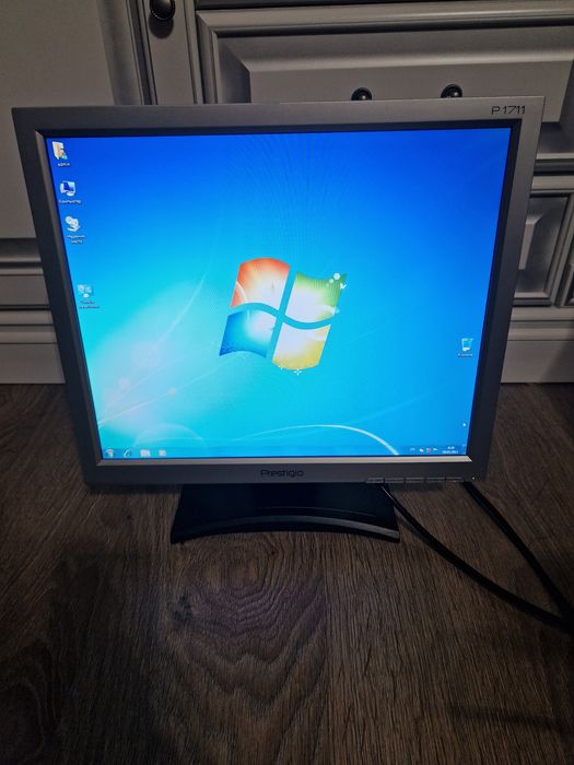 Монітор Prestigio p1711