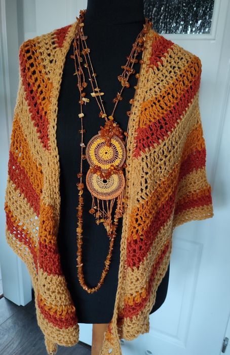 Chusta w kolorze bursztynu handmade