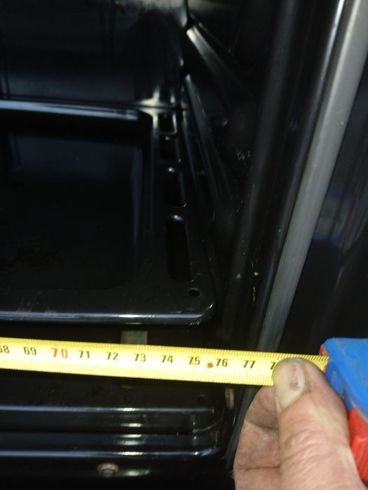 Vendo fogão semi-industrial. Com 5 bocas a gás, forno a gás e elétrico