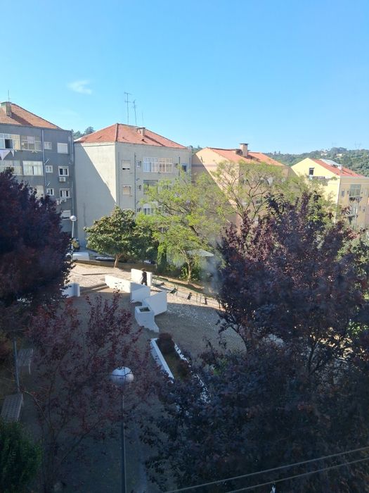 T2 em zona calma com arrecadação – ideal para viver perto de Lisboa