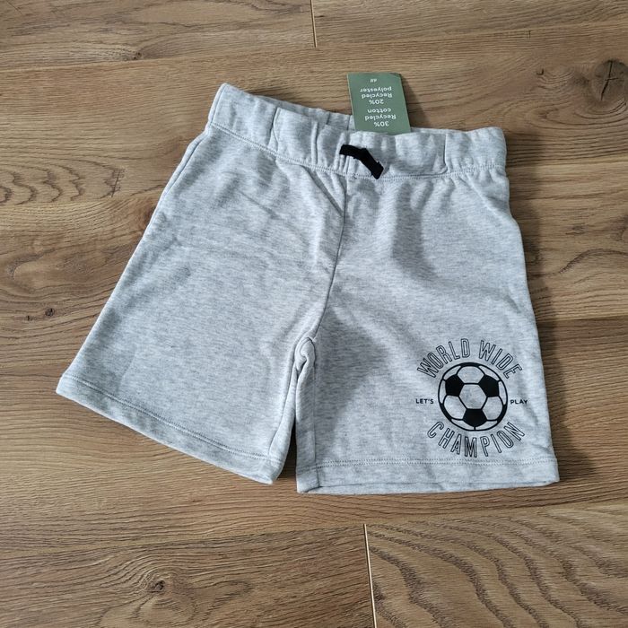 Nowe krótkie spodenki chłopięce r.128 H&M