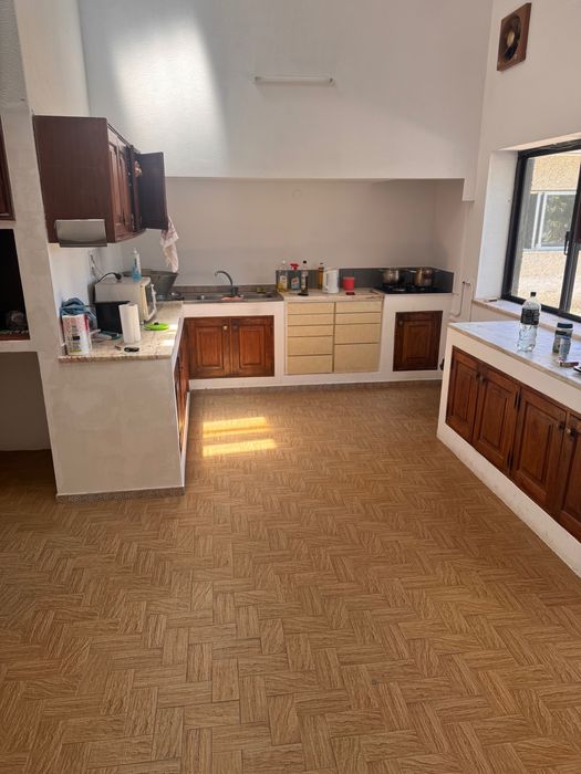 Alugar quarto em pequena quinta com área de lazer