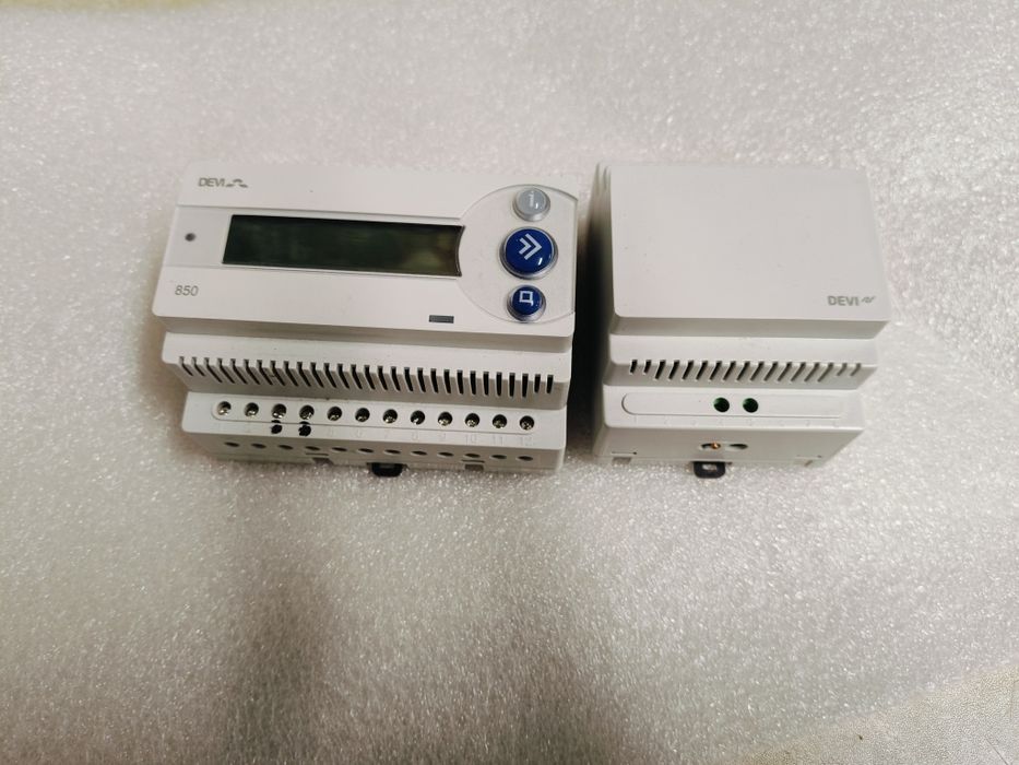Regulator przeciwooblodzeniowy Devireg 850 1-10°C z zasilaczem
