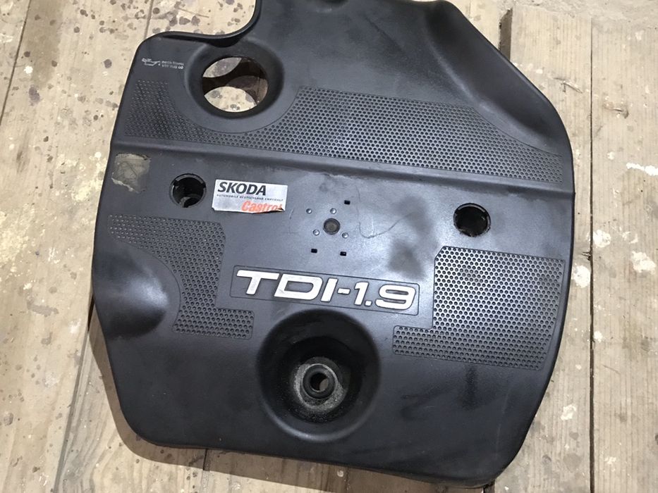 Skoda кришка моторна