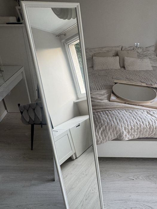 Sprzedam lustro stojące IKEA FLAKNAN w kolorze białym