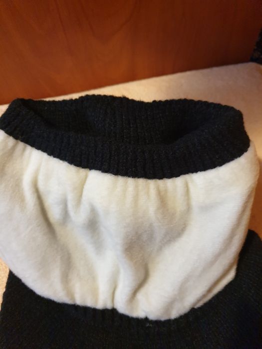 Nowa czapka-opaska z daszkiem.