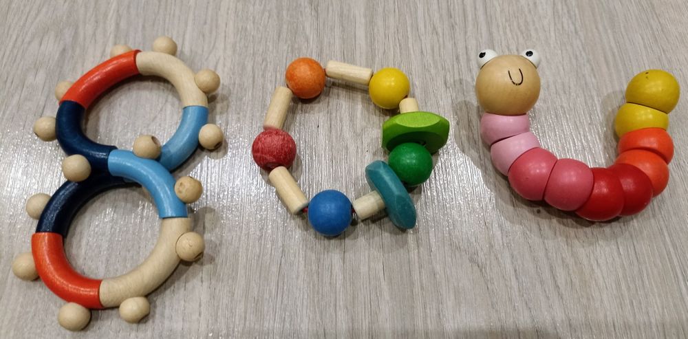 Растяжка на коляску или кроватку из натурального дерева