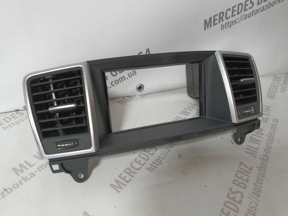 Дефлектори Mercedes ML W166 центральні Решітки обдуву
