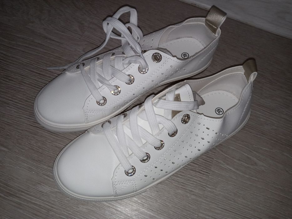 Nowe białe trampki z eko skórki rozmiar 38