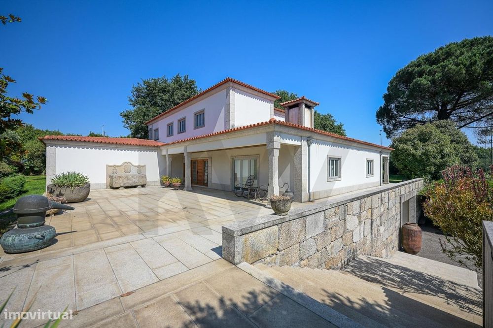 Quinta T4 de Luxo em Famalicão: Piscina Interior, Campo de Futebol e E