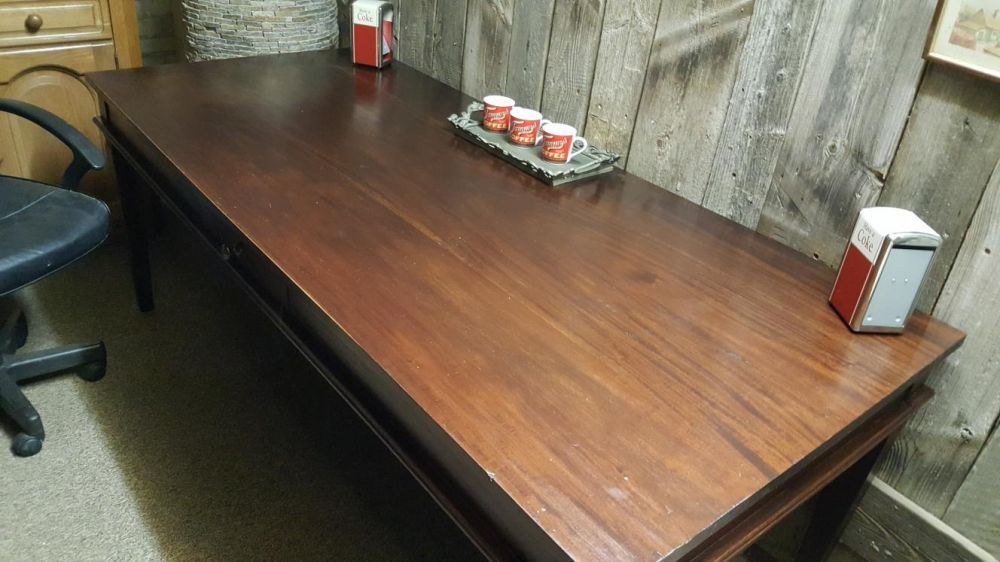 Stół z drzewa teakowego