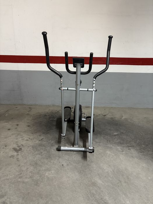 Bicicleta elitpica de ginásio em perfeitas condições