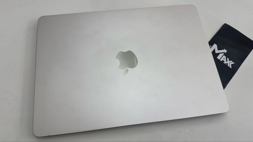 MacBook Air 13 13.6” M2 2022 16/512Gb Statlight Без Блокувань 699€