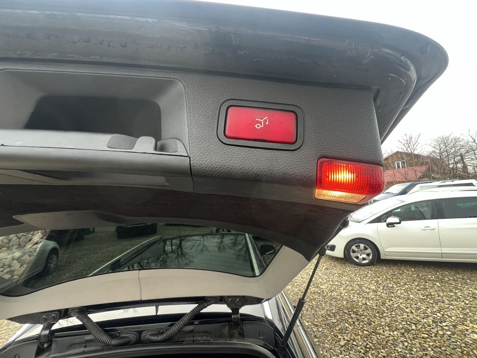 Дуже гарний стан , всі деталі по телефону