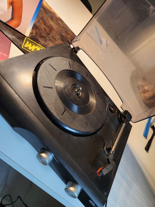 Gramofon z płytami