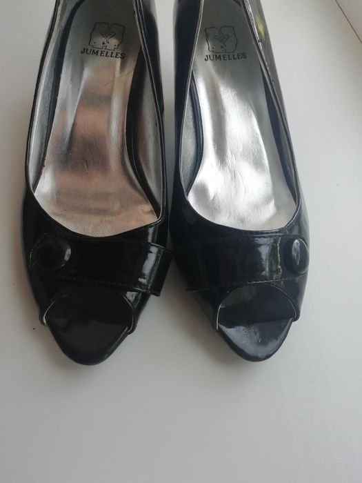 Продам туфли на узкую ногу 37р.