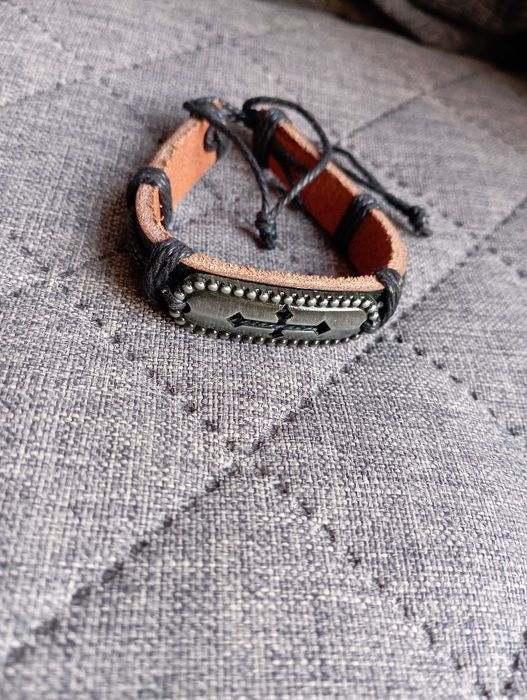 Bransoletka zaciągana z krzyżem