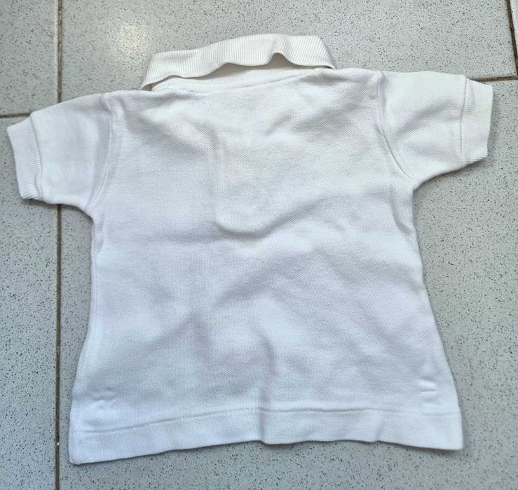 Polo branco com botões azuis 100% algodão, 12 meses