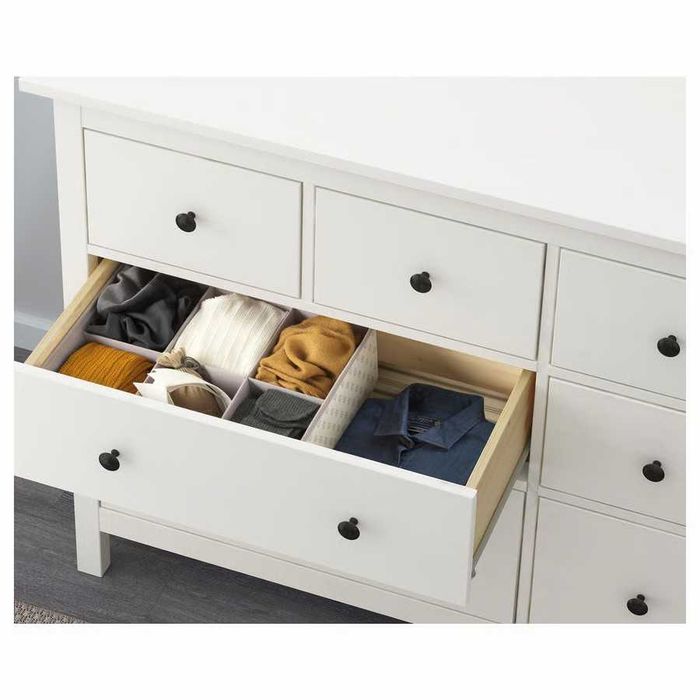 Cómoda 8 gavetas HEMNES com Tampo em Vidro