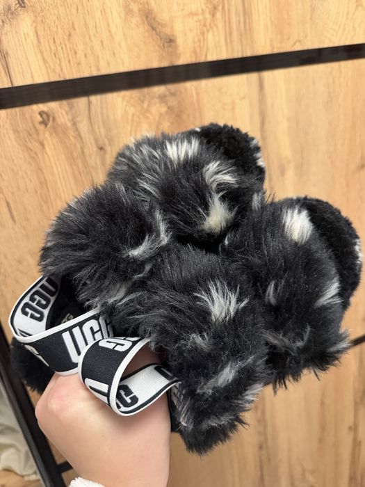 Сандалі , тапочки UGG