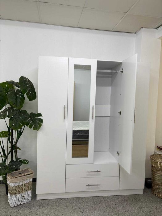 Roupeiro 4 portas branco Paga ana to entrega Envio gratis