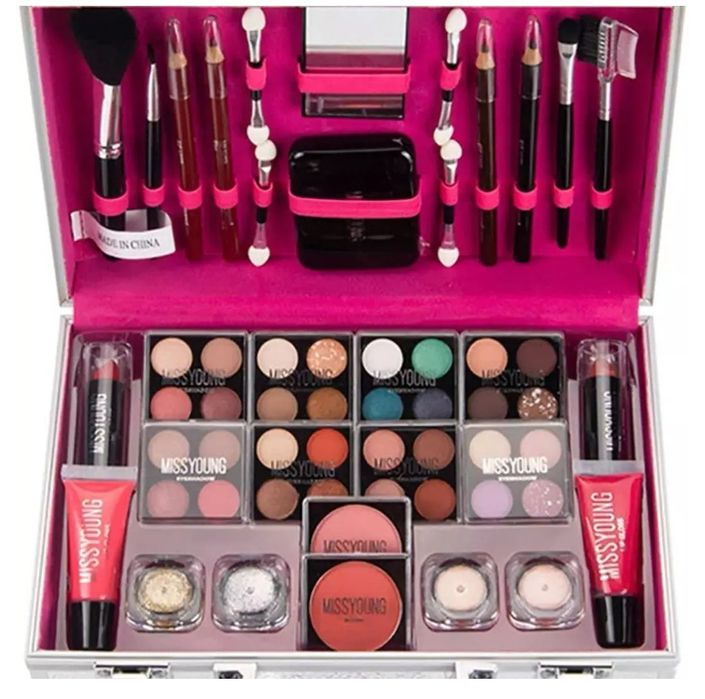 Набор косметики в кейсе -акция