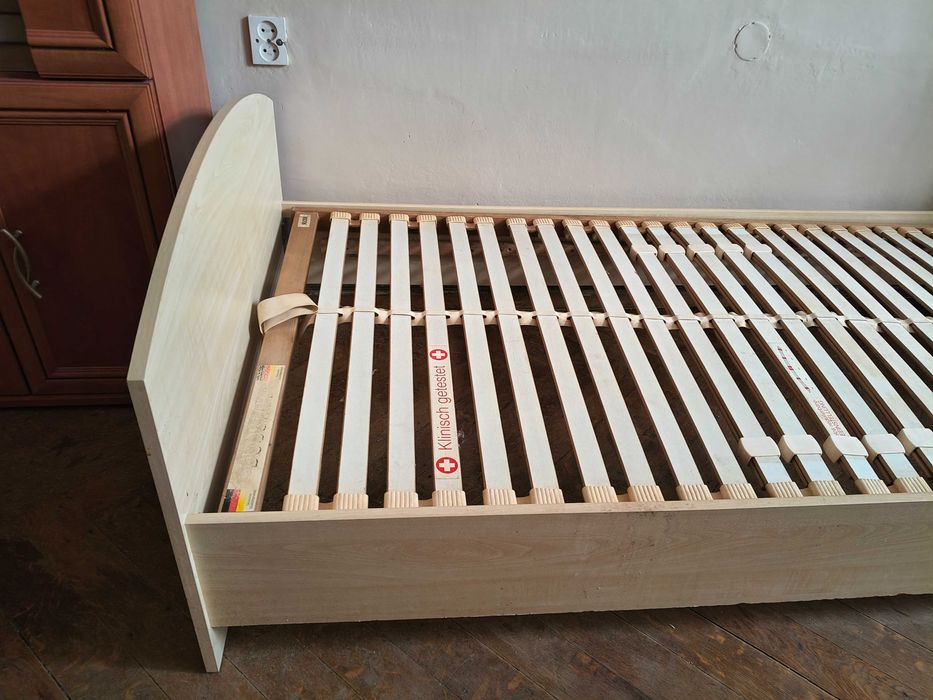 Łóżko 90x200 ze stelażem