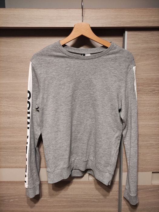 Bluza.         .