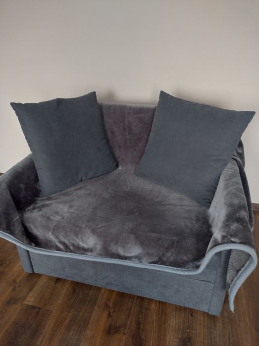 Sofa. Szara. Z pojemnikiem.